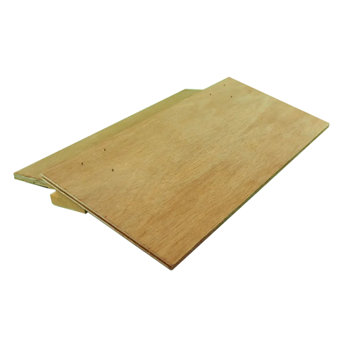 Holz-Anflugbrett für Dadant Blatt 12er Bienenbeute als Flugbrett in schräger Ansicht