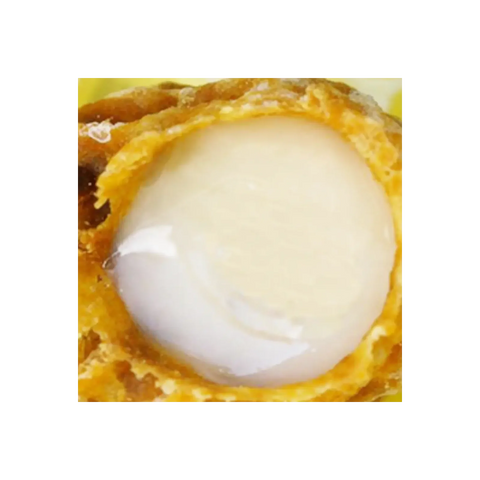 Frisches Gelée Royale in Makroaufnahme, natürlicher Bienenrohstoff mit cremiger Konsistenz, hochwertiges Naturprodukt