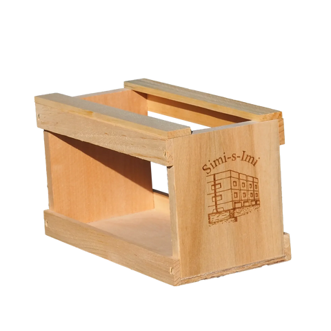 Seitenansicht einer Holz-Geschenkverpackung für zwei Honiggläser mit je 250g, leere Verpackung aus naturbelassenem Holz