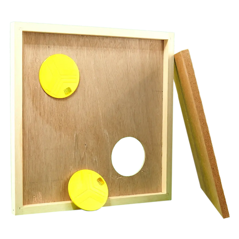 Innendeckel 3in1 für Dadant Blatt 12er Bienenbeute aus Holz mit 2 gelben Bienenfluchten und einer quadratischen pavatexplatte