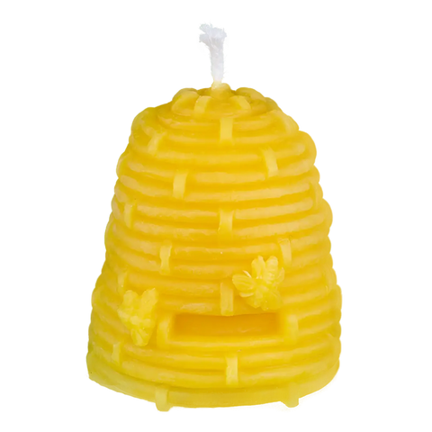 Gelbe Bienenwachskerze in Form eines Bienenkorbs mit kleinen Bienenreliefs und Docht oben