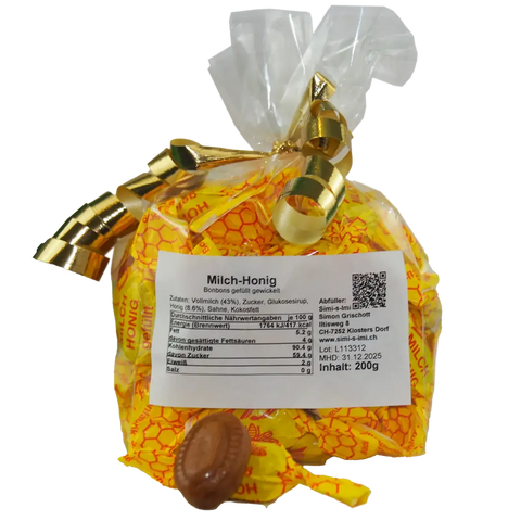 eine Tüte volll mit Honig Bonbons und einem aufgeklebten Etikett Milch-Honig Bonbons im 200-g-Beutel, einzeln gewickelt. Honigbonbons mit Milchanteil