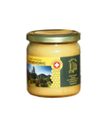 Honigglas mit Simi's-Imihung Cremehonig  fein gerührt, hellcremig, aus den Schweizer Bergen – direkt vom Imker mit goldenem Deckel. Auf dem Etikett sind eine Berglandschaft, ein Honigwabenmuster und ein Schweizer Qualitätssiegel abgebildet 100% Swiss Mountain Honey. Das Etikett enthält außerdem Produkt- und Kontaktinformationen der Imkerei Simi-s-Imi
